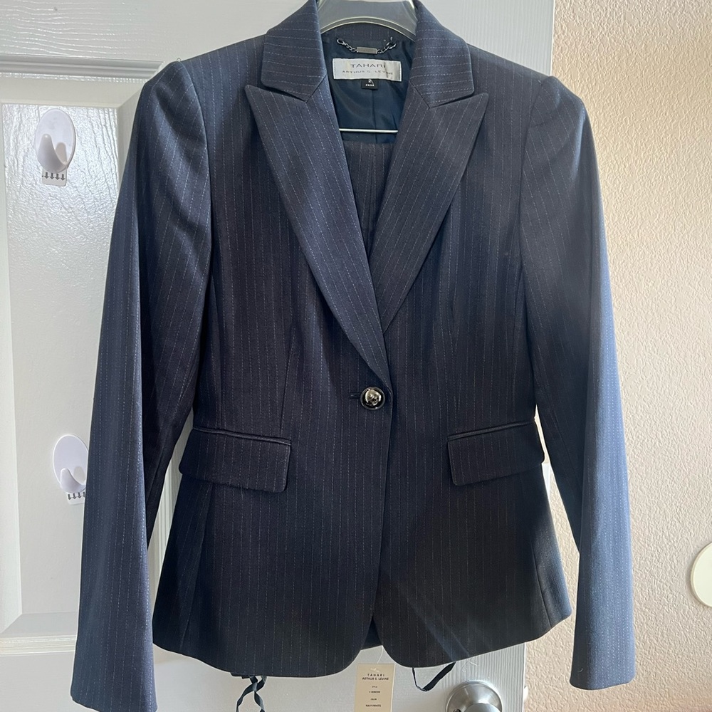 Tahari Ladies Suit